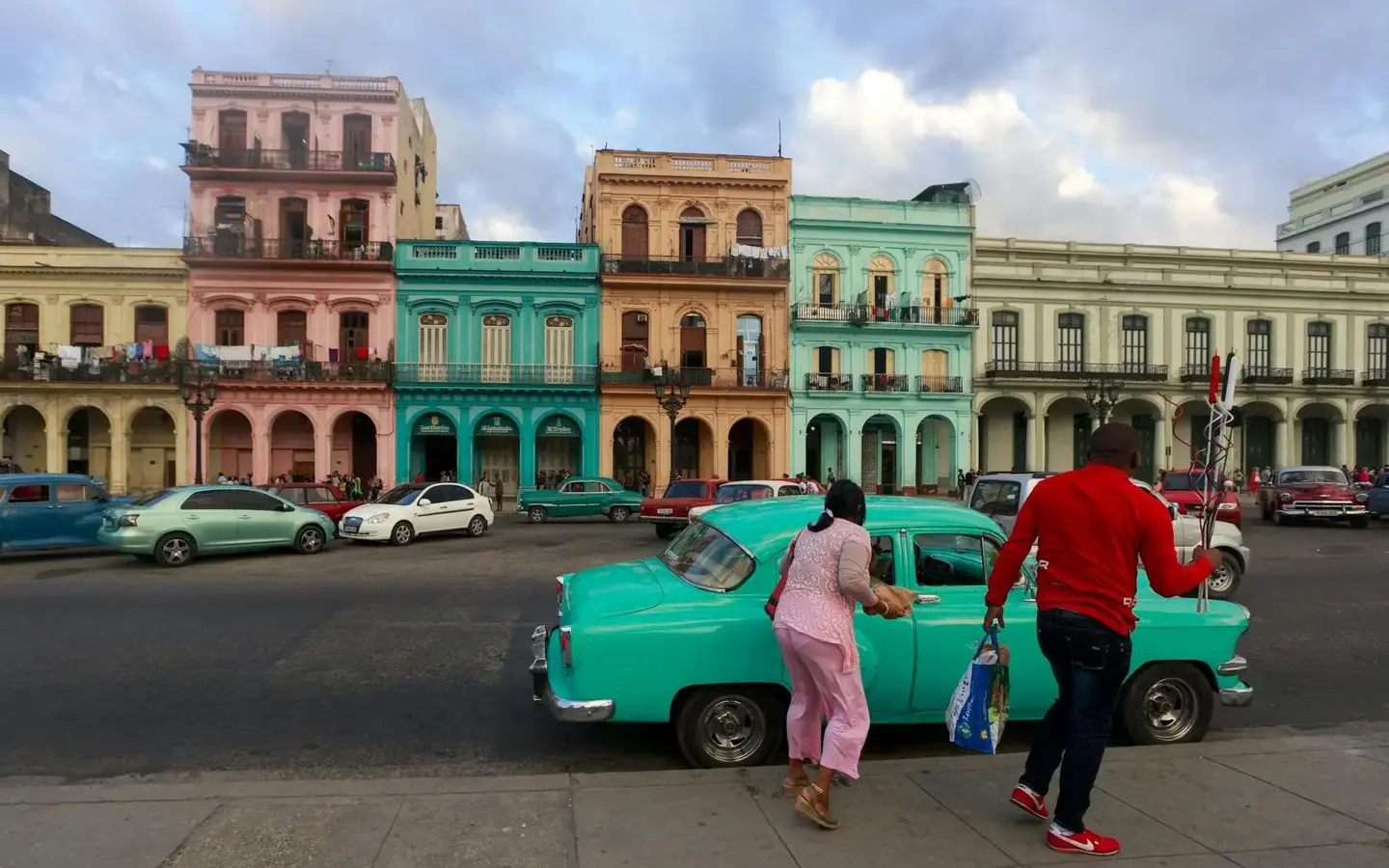 Colorful colonial buildings in Cuba — Travelfab boutique Latin America holidays